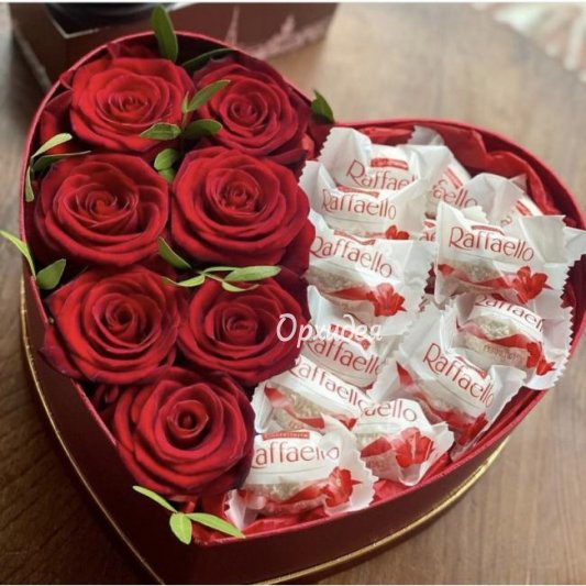 Цветочная композиция ко дню всех влюбленных